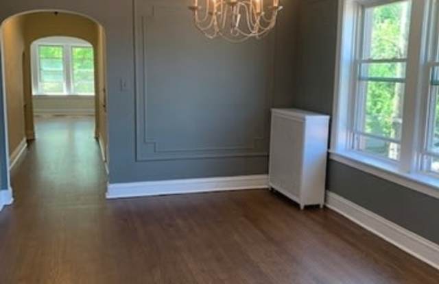 2742 West FARRAGUT Street Gallery 4