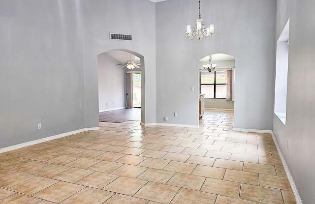 1134 E DOUGLAS Avenue Gallery 4
