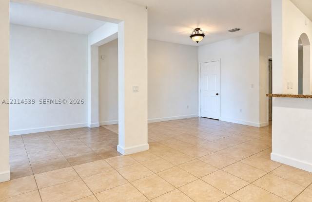 1028 NW 102nd Pl Gallery 3