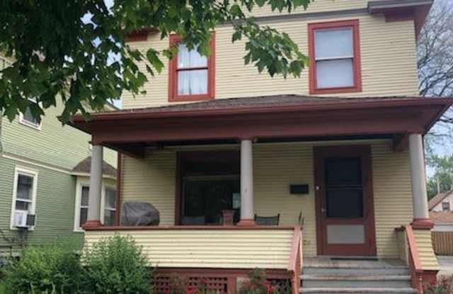 Beautiful 3 Bed, 1 Bath Home in Aurora's Tanner Historic District!! - 363 Cedar Street, Aurora, IL 60506