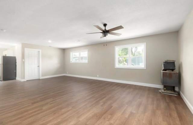 MOVE IN SPECIAL!!  1/2 off of your 1st Full Month's Rent!    Totally remodeled home everything is brand new inside! Gallery 4