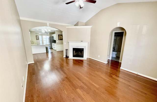 183 HAYESBURY COURT Gallery 3