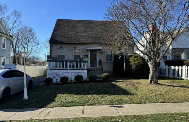 425 Huntington Road - 425 Huntington Road, Stratford, CT 06614