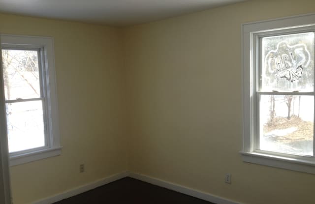 Spacious Five Bedroom - 2923 Winter St photos photos