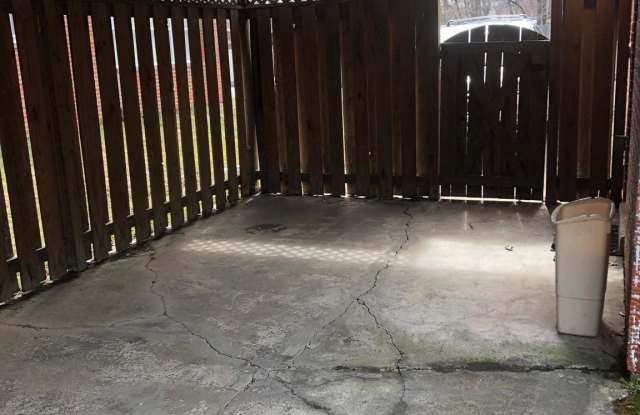 1704 OAKLEIGH COURT Gallery 3