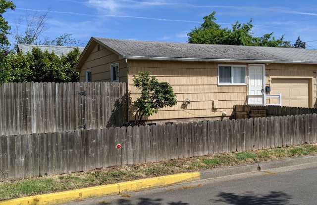 Nice 2-Bedroom, 1-Bath Corner Lot Home In Springfield! photos photos