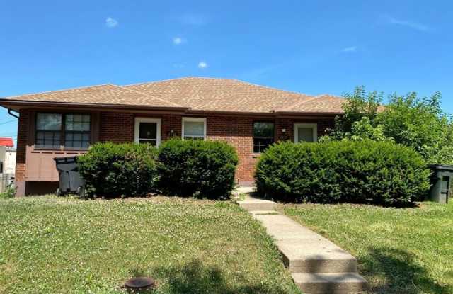 1029 Southwest Kingscross Road - 1029 SW Kingscross Rd, Blue Springs, MO 64014