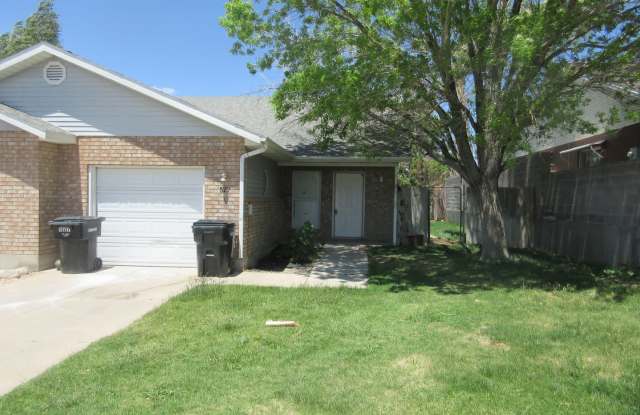**Move-In Bonus!** 3 bed, 2 bath Twin Home photos photos