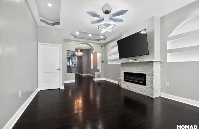 Spacious 6BR Townhome in Baltimore Gallery 4