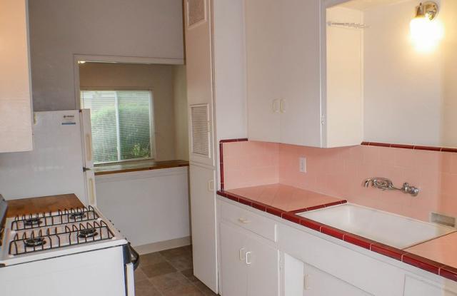 2 blocks to the ocean! 1 bed/1 bath north PB. Gallery 3
