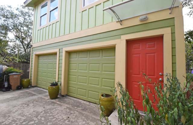 Mueller Garage Apt $1600 Gallery 3