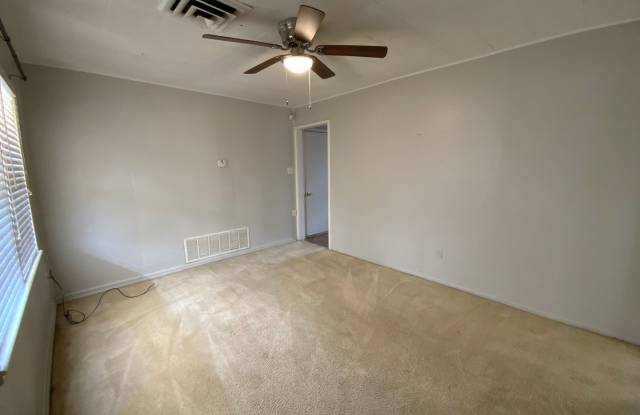2 bedroom, 1 bath ready to call home TODAY! Gallery 3