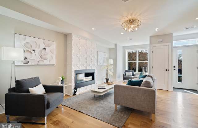 716 L STREET NE Gallery 2