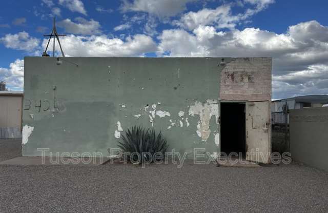 3425 East Benson Highway - Storage Gallery 1