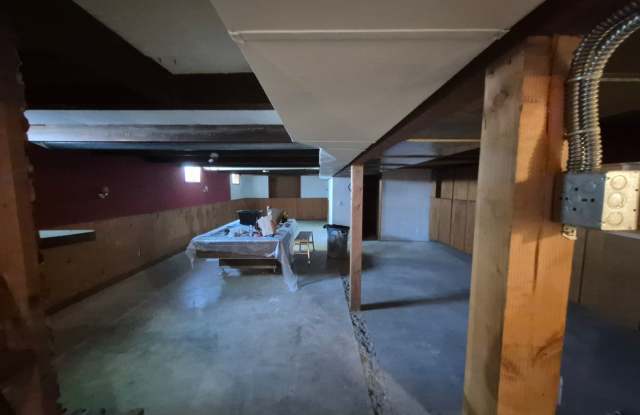 Refurbished home with Basement and large yard Gallery 4