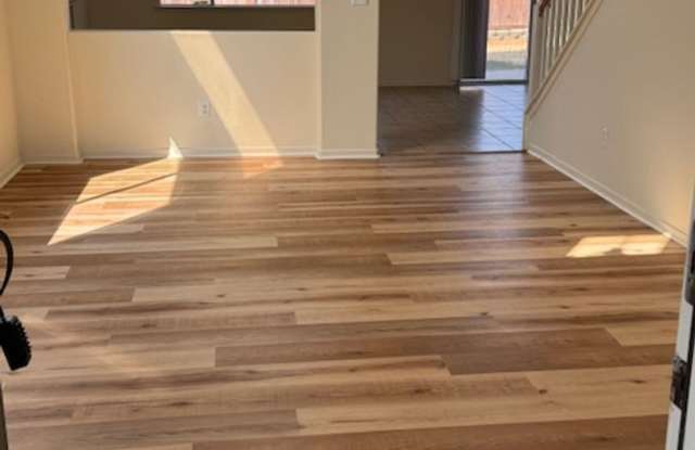 Nice & clean 3 Bedroom, 3 Bath Home in Citrus Heights! Gallery 3