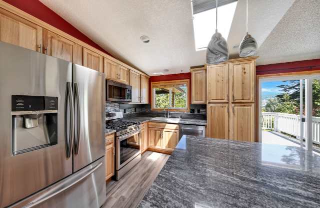 4 Bed 3 Bath - Partial View - Pet Friendly - Cap Sante Marina Location - NAS Whidbey Gallery 4
