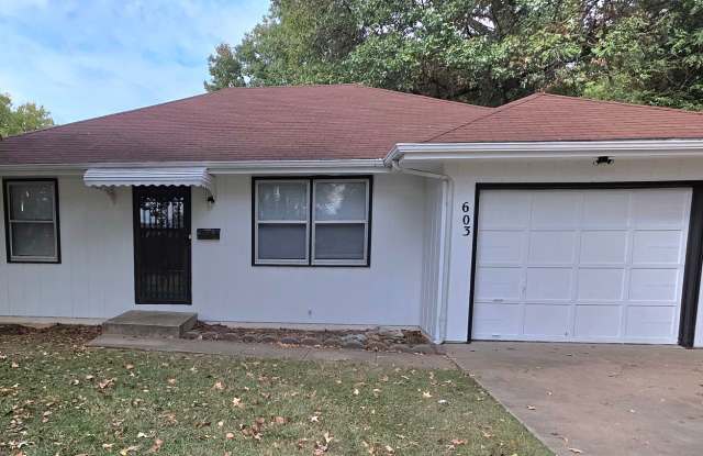 2 Bedroom 2 Bathroom Home $995! Gallery 1