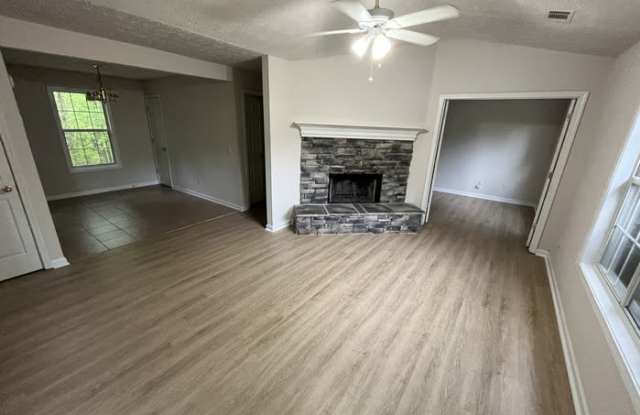 5445 Mercedes Drive Gallery 2