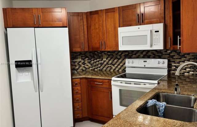 9427 Fontainebleau Blvd photos photos