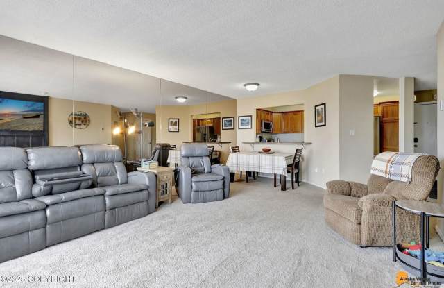 2bd, 1.5b | Downtown Living With Spectacular Views! Gallery 4