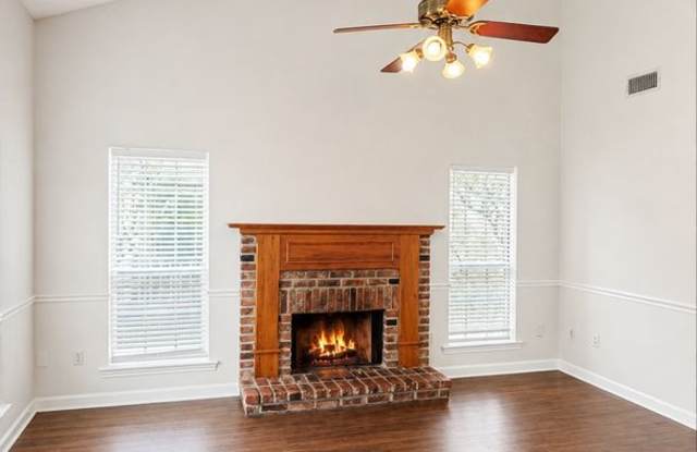 3 Bedroom House Off Old Jefferson Gallery 3