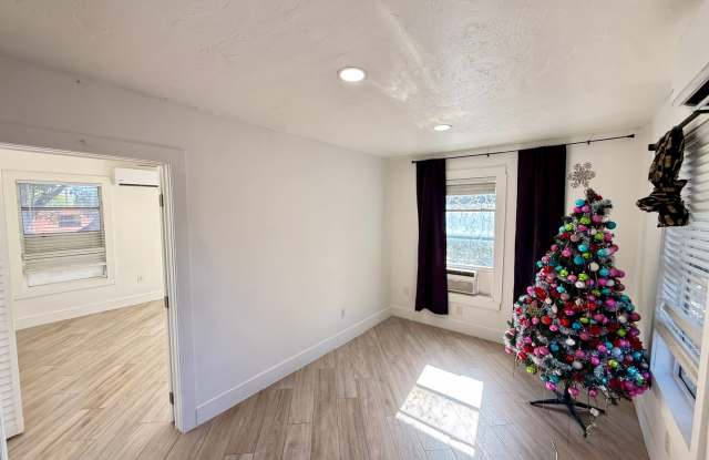 Spacious and Remodeled 2 bed 1 bath with parking!!! photos photos