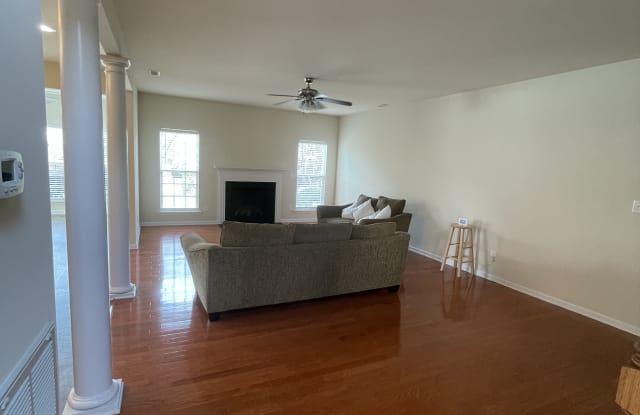 917 Jewel Stone Ln Gallery 3