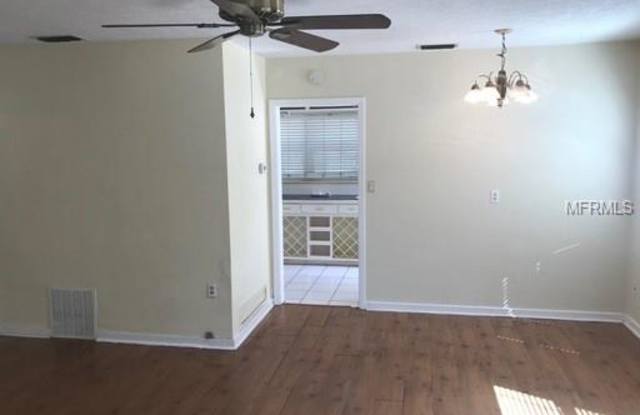 228 GROVE CIRCLE S Gallery 4