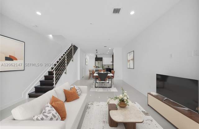 6310 NW 103rd Pl Gallery 2