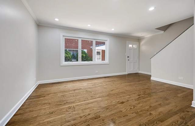 1715 West Thome Avenue Gallery 2