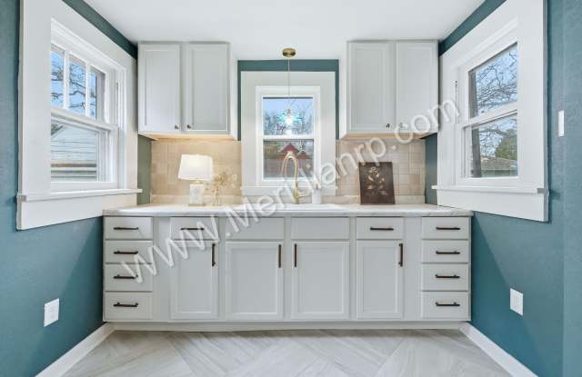 931 Woodview Boulevard Gallery 3