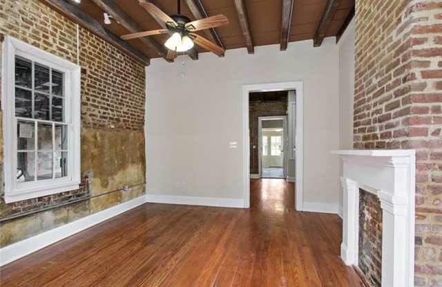 1016 BURGUNDY Street Gallery 4