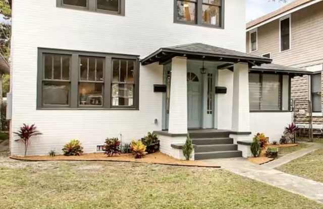 1931 Silver Street Gallery 1
