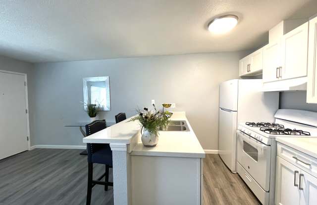 La Madera Apartments at 935 W. Swain Road photos photos