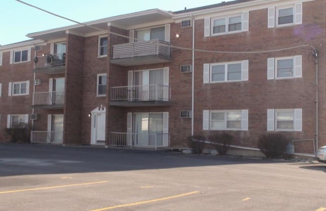 4420 W 111th St - 4420 West 111th Street, Oak Lawn, IL 60453