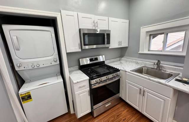 51 POE Avenue unit: 3 photos photos