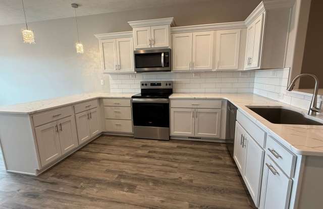 Spacious 2 bed/2.5 bath daylight Townhome in SE Lincoln photos photos