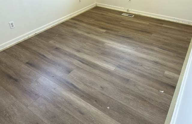 1/2 off first month rent,Roy 1 bedroom Gallery 4