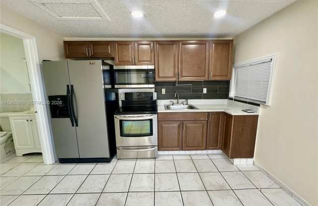 666 W 17th St photos photos