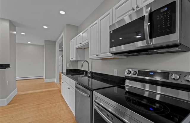17 Selkirk Rd Road - 17 Selkirk Road, Cranston, RI 02905