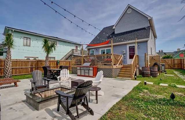 LAVISHLY FURNISHED PIRATE-THEMED OFF-SEASON BEACH GETAWAY photos photos