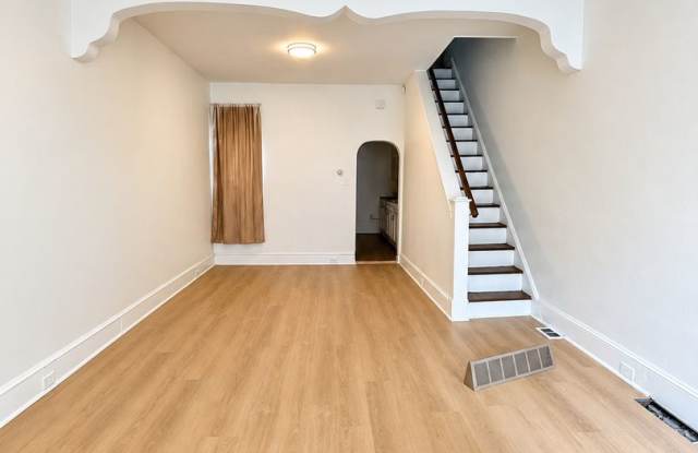 Three Bedrooms, Everyday Convenience & Pet-Friendly Living on Emerald Street Gallery 1
