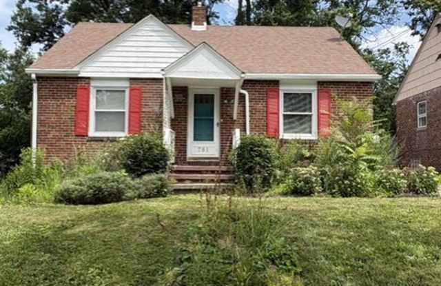 Charming 2-Bedroom Brick Home with Central Air, Garage & Spacious Backyard photos photos