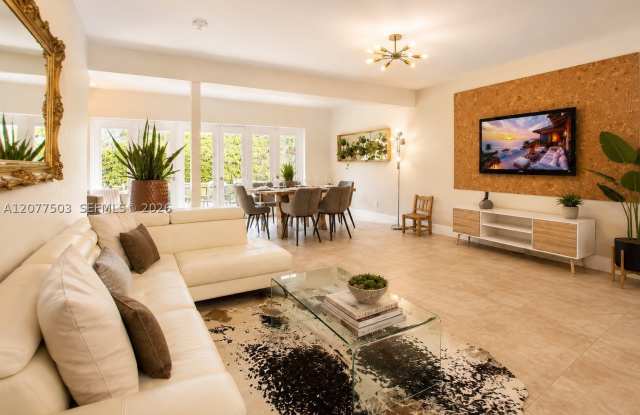 909 N 13th Ct Gallery 2