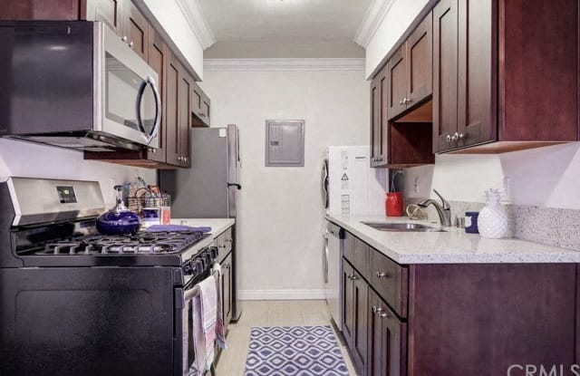 296 N Oakland photos photos