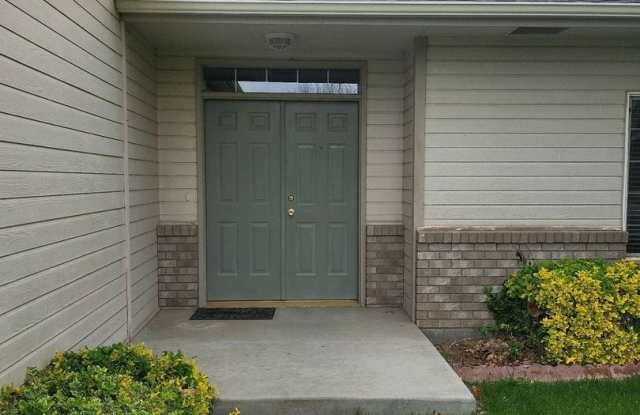 3 Bed 2 Bath one story home Gallery 4