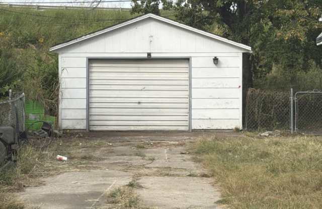 1619 Poplar Street Gallery 3
