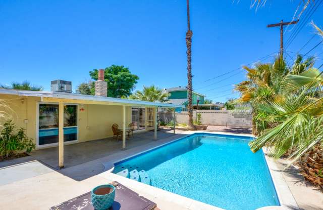 SPARKLING POOL! 4 BEDROOM photos photos