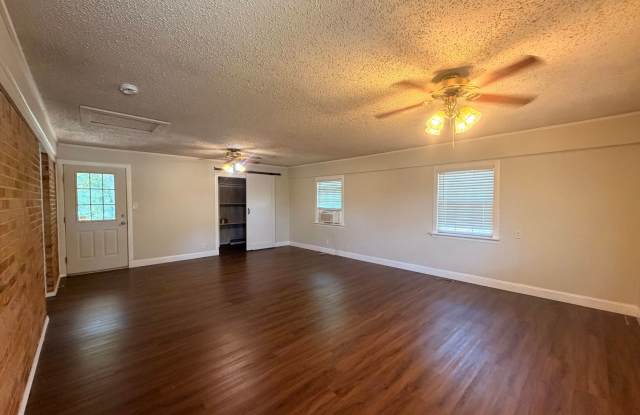 Discover this 3-bedroom, 2-bathroom home in Russellville, AR Gallery 3
